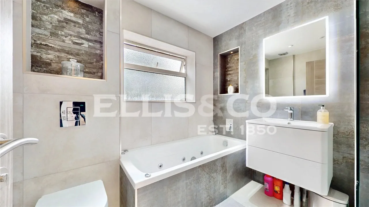 Elm Avenue, Eastcote, HA4, photo 12