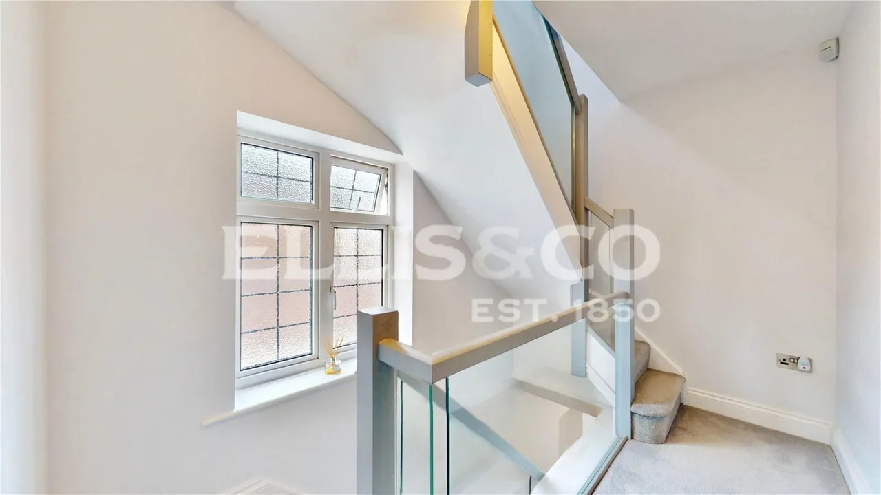Elm Avenue, Eastcote, HA4, photo 10
