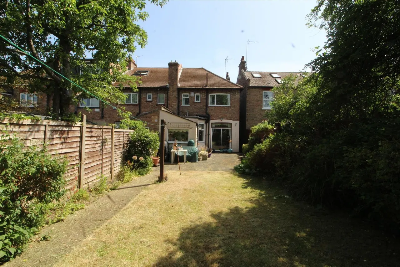 Grove Road, London N12 9EB, photo 9
