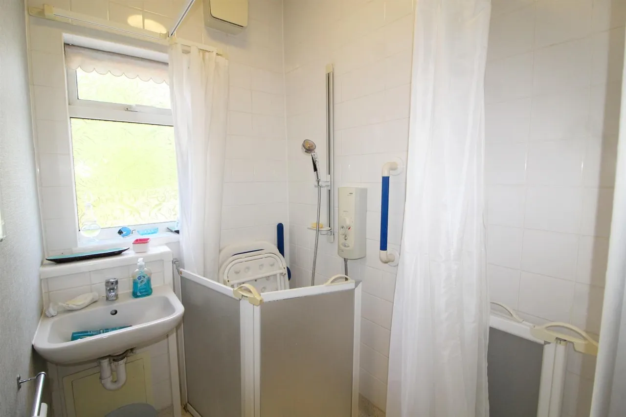 Grove Road, London N12 9EB, photo 7