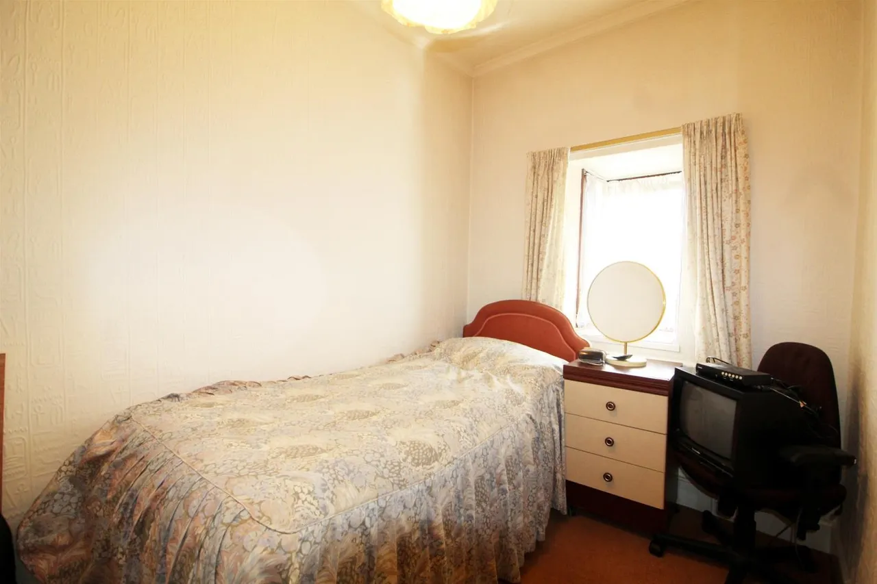 Grove Road, London N12 9EB, photo 12