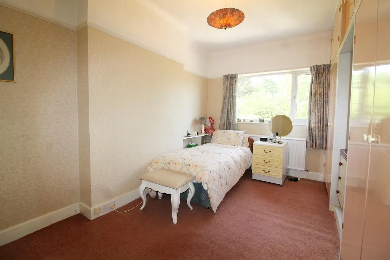 Grove Road, London N12 9EB, photo 8