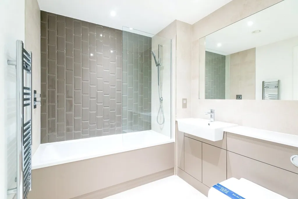 Caversham Road, Beaufort Park, NW9, photo 8