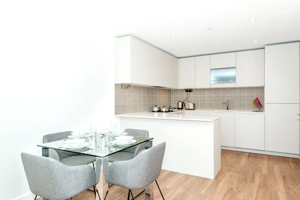 Caversham Road, Beaufort Park, NW9, photo 4