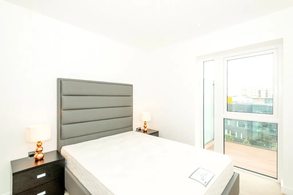 Caversham Road, Beaufort Park, NW9, photo 5