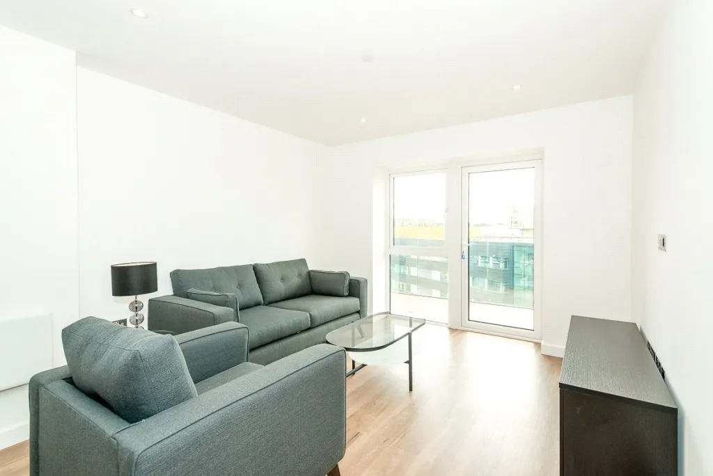 Caversham Road, Beaufort Park, NW9, photo 2