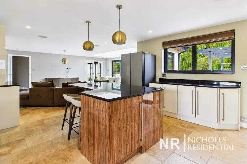 New Road, Horsham, RH13, photo 12