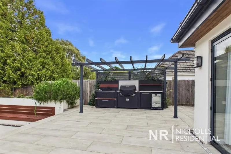 New Road, Horsham, RH13, photo 32