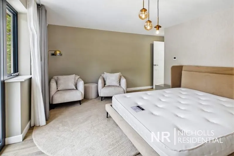 New Road, Horsham, RH13, photo 23