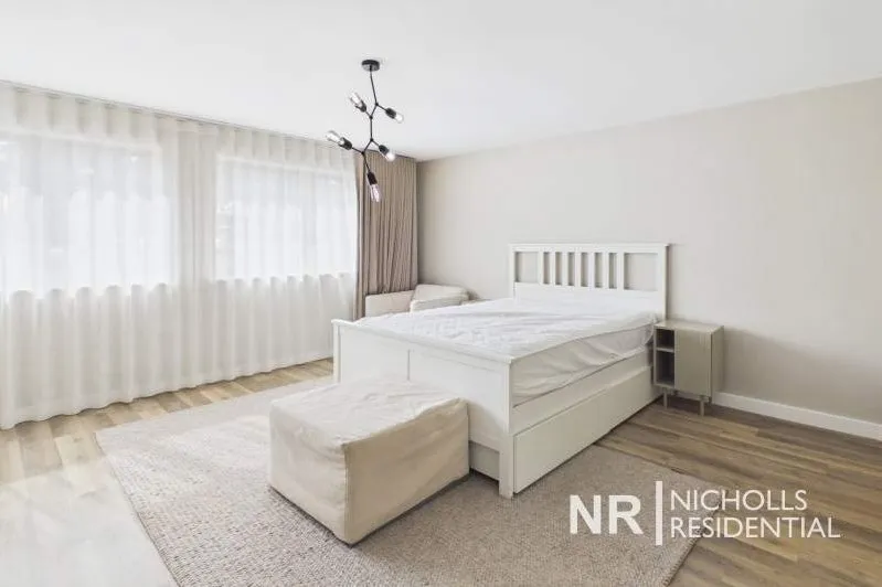 New Road, Horsham, RH13, photo 17