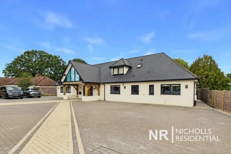 New Road, Horsham, RH13, photo 5