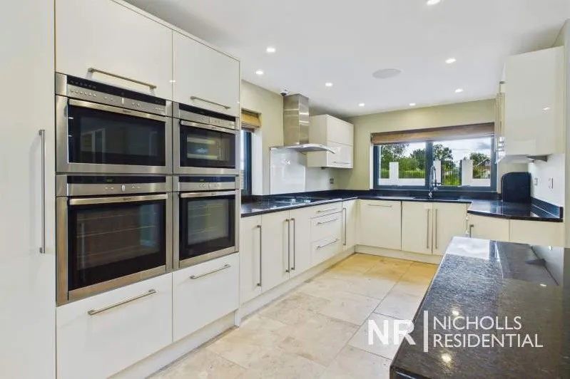 New Road, Horsham, RH13, photo 13