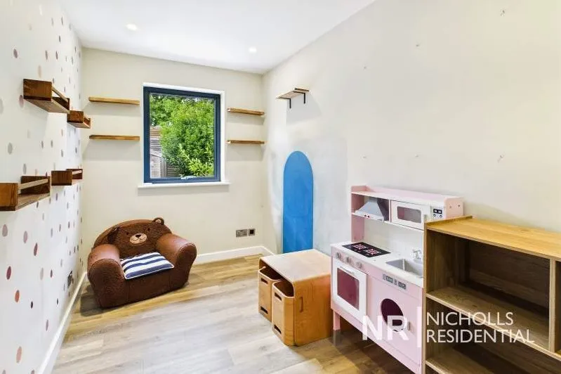 New Road, Horsham, RH13, photo 21