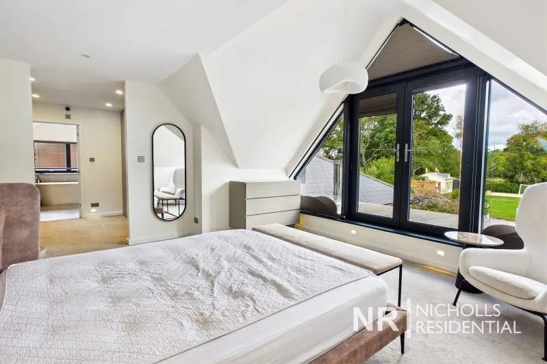 New Road, Horsham, RH13, photo 26