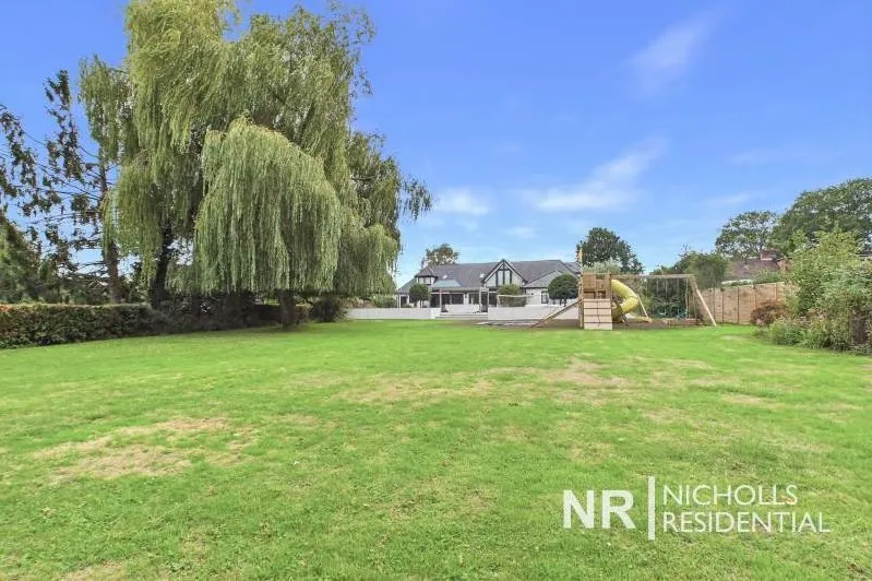 New Road, Horsham, RH13, photo 37