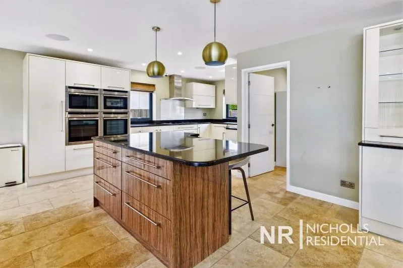 New Road, Horsham, RH13, photo 14
