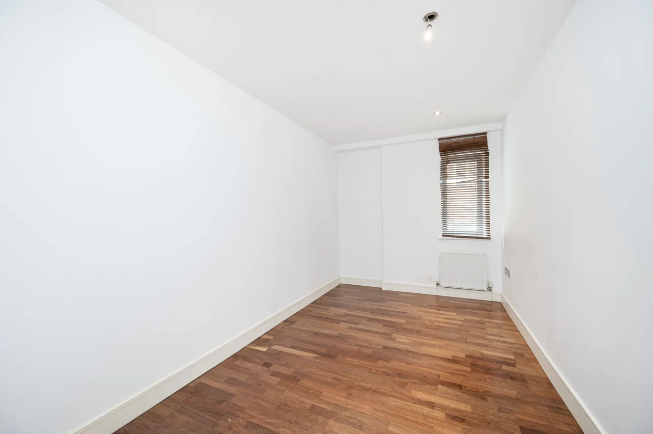 Flat 1, 38-39 Hoxton Square, London, photo 3