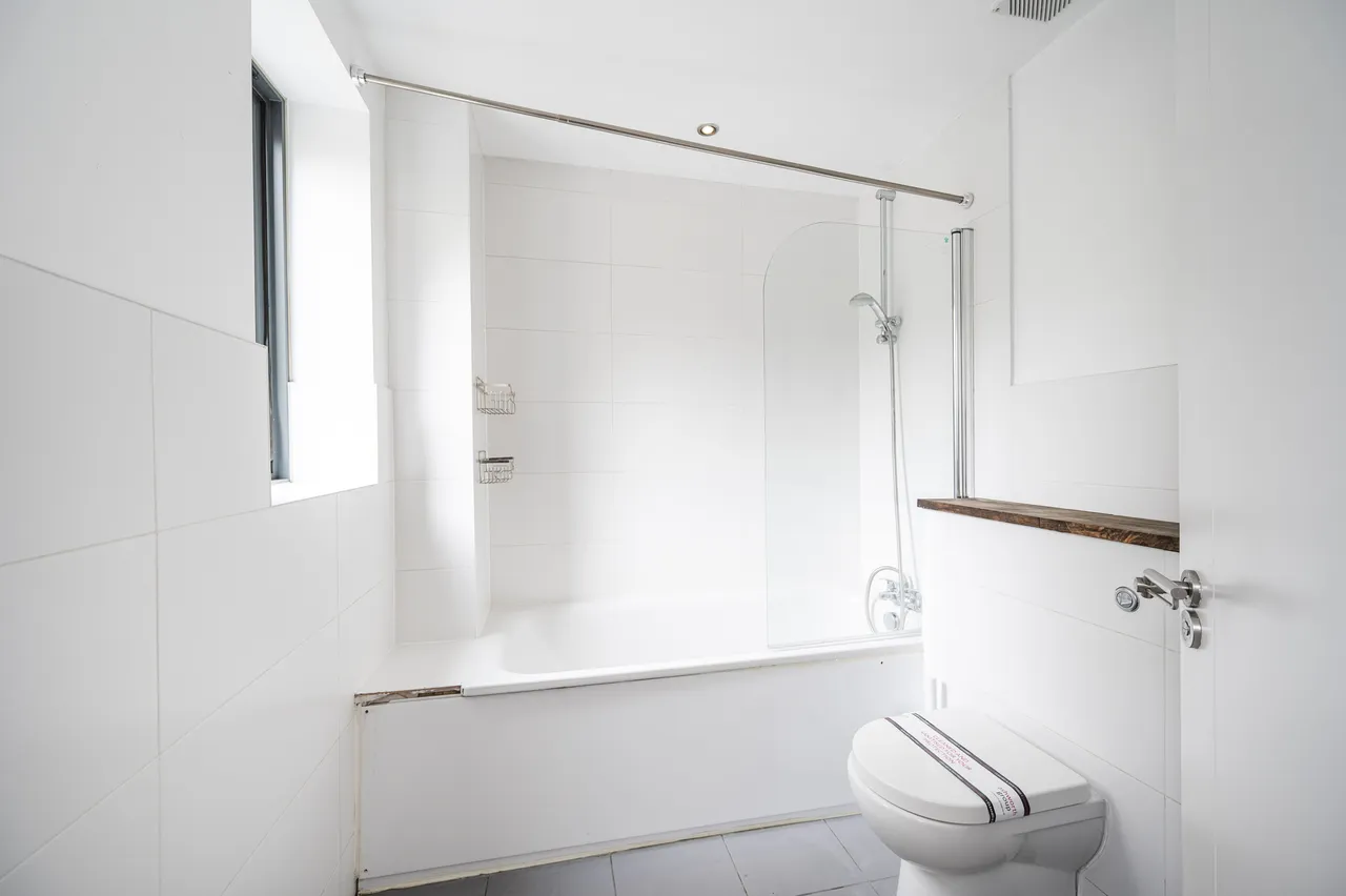 Flat 1, 38-39 Hoxton Square, London, photo 7