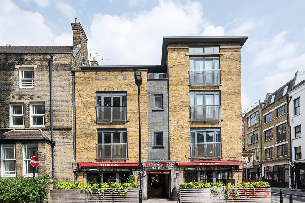 Flat 1, 38-39 Hoxton Square, London, photo 9
