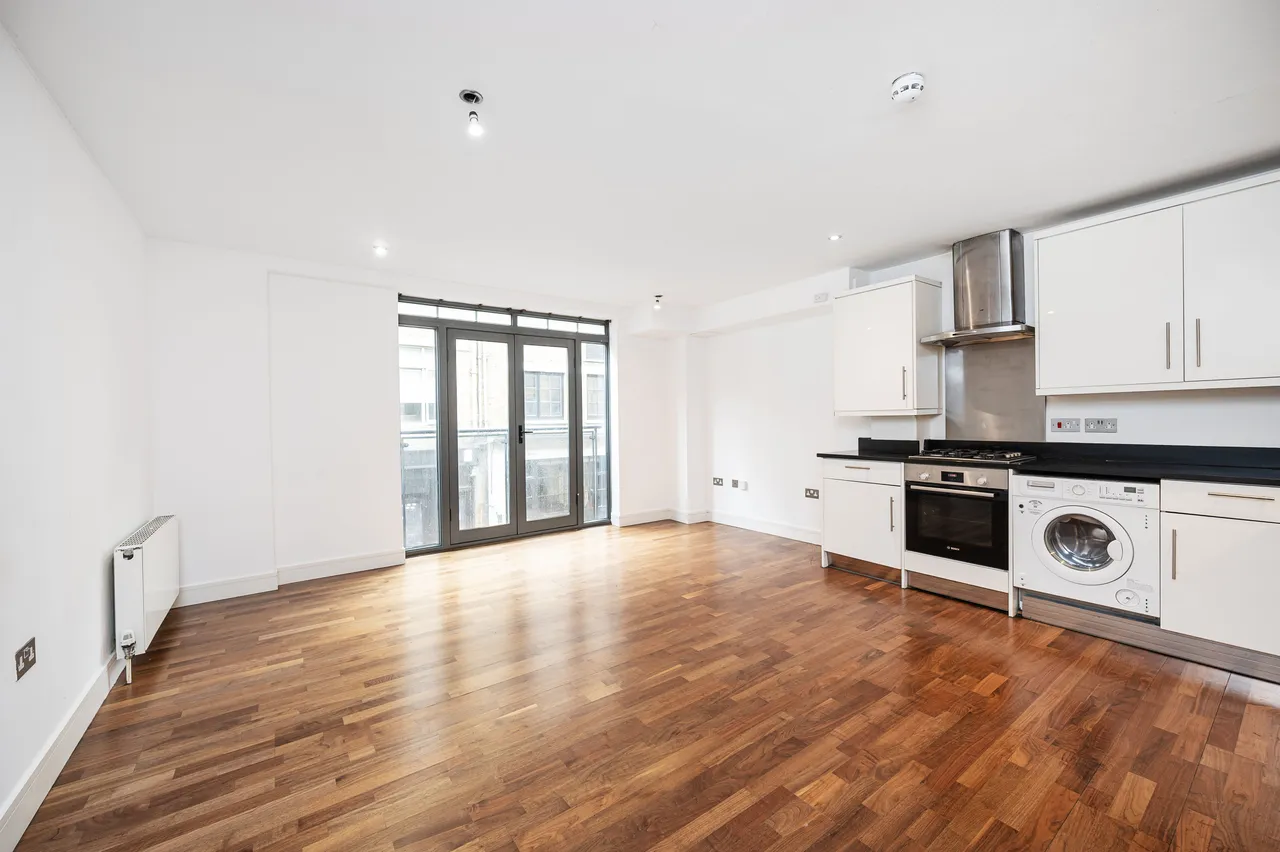 Flat 1, 38-39 Hoxton Square, London, photo 2