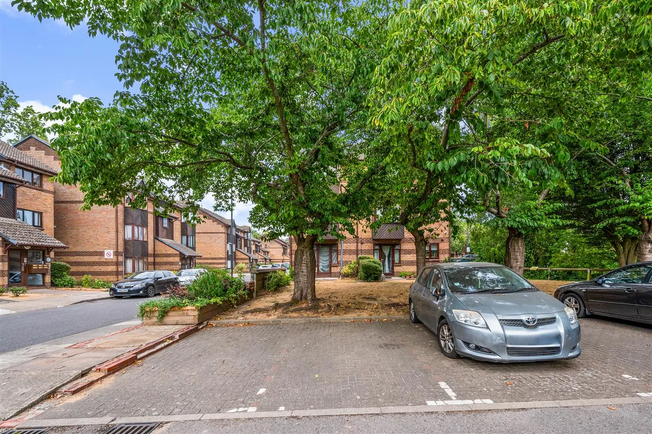 Harp Island Close, London, NW10, photo 9