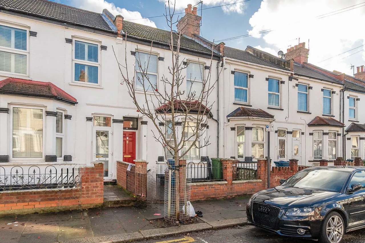 3 bed house for sale — 35 Wellington Road, Harrow