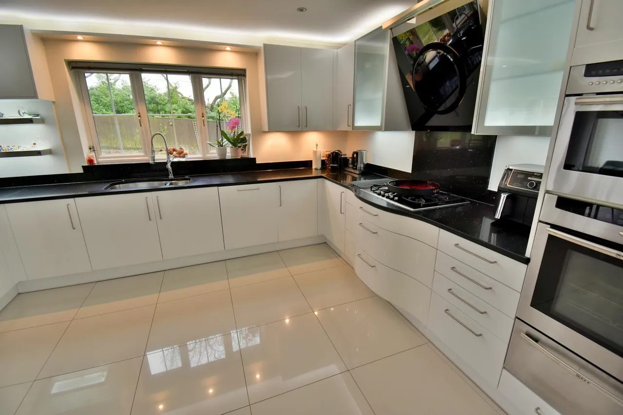 The Oaks, BH22, photo 9