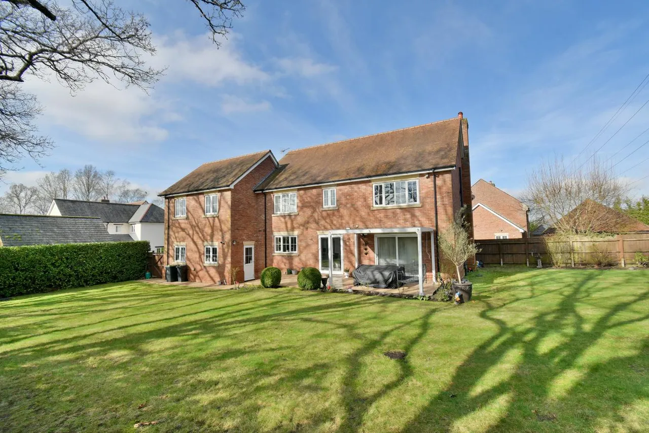 The Oaks, BH22, photo 3