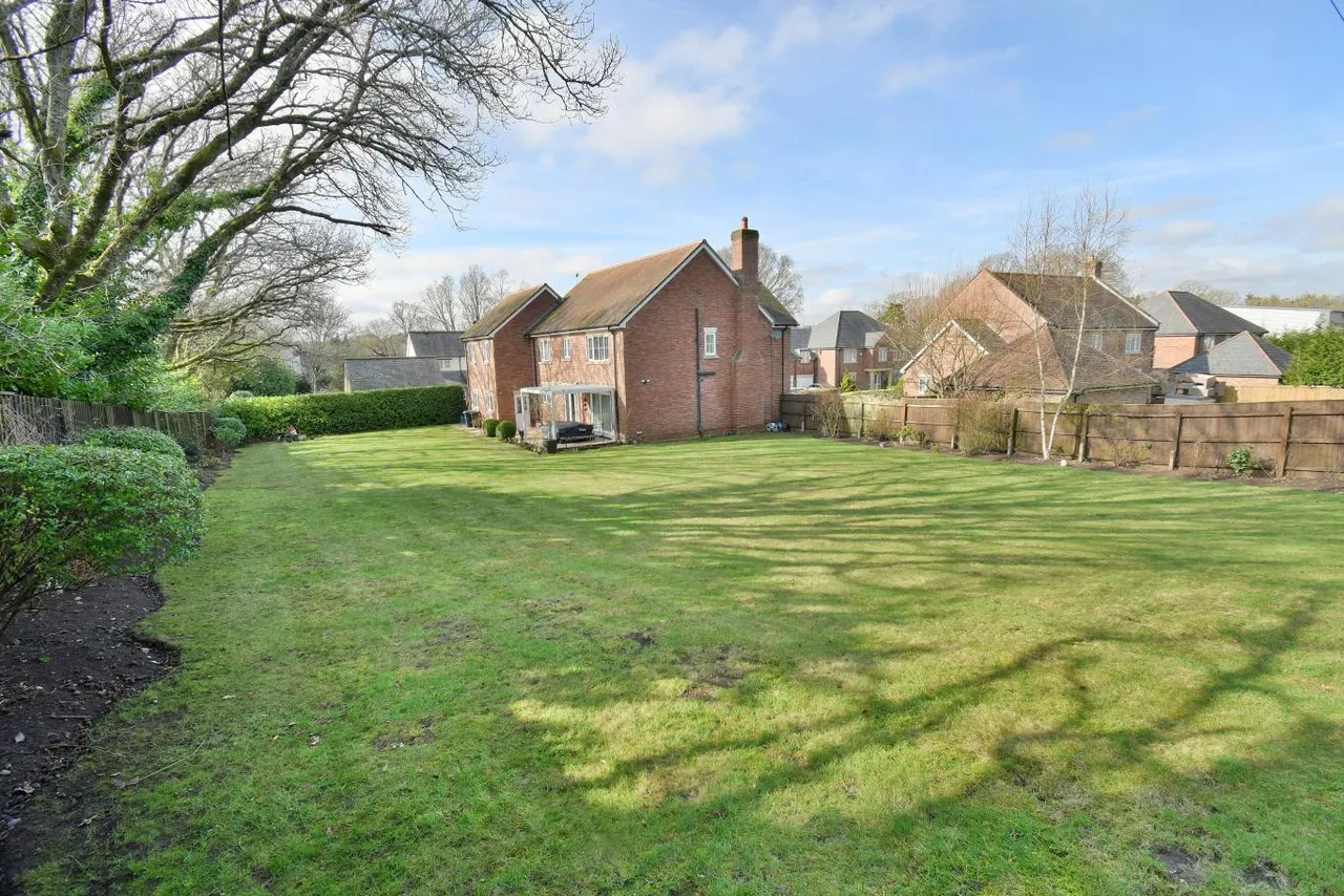 The Oaks, BH22, photo 4