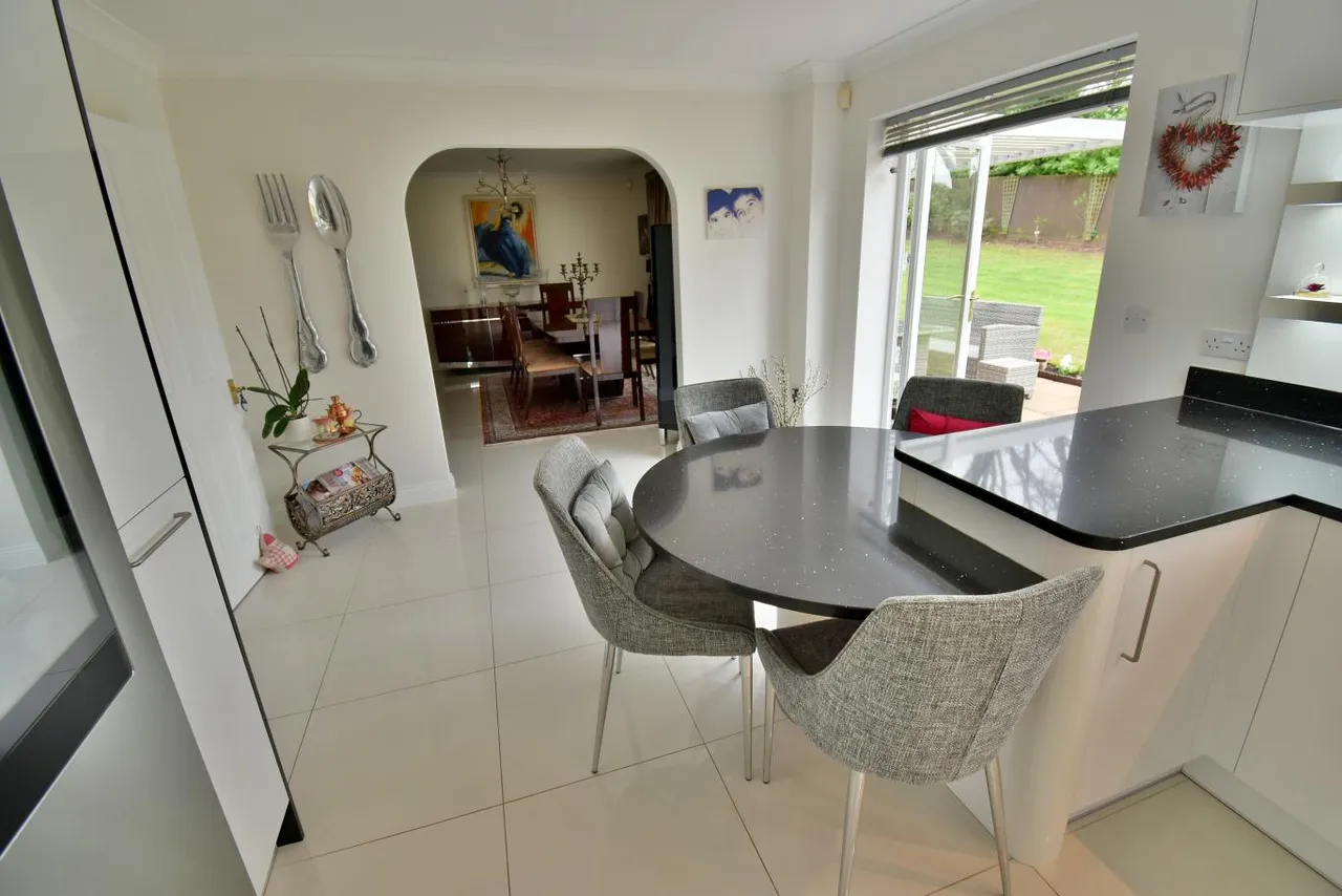 The Oaks, BH22, photo 8