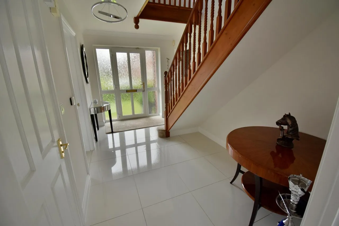 The Oaks, BH22, photo 12