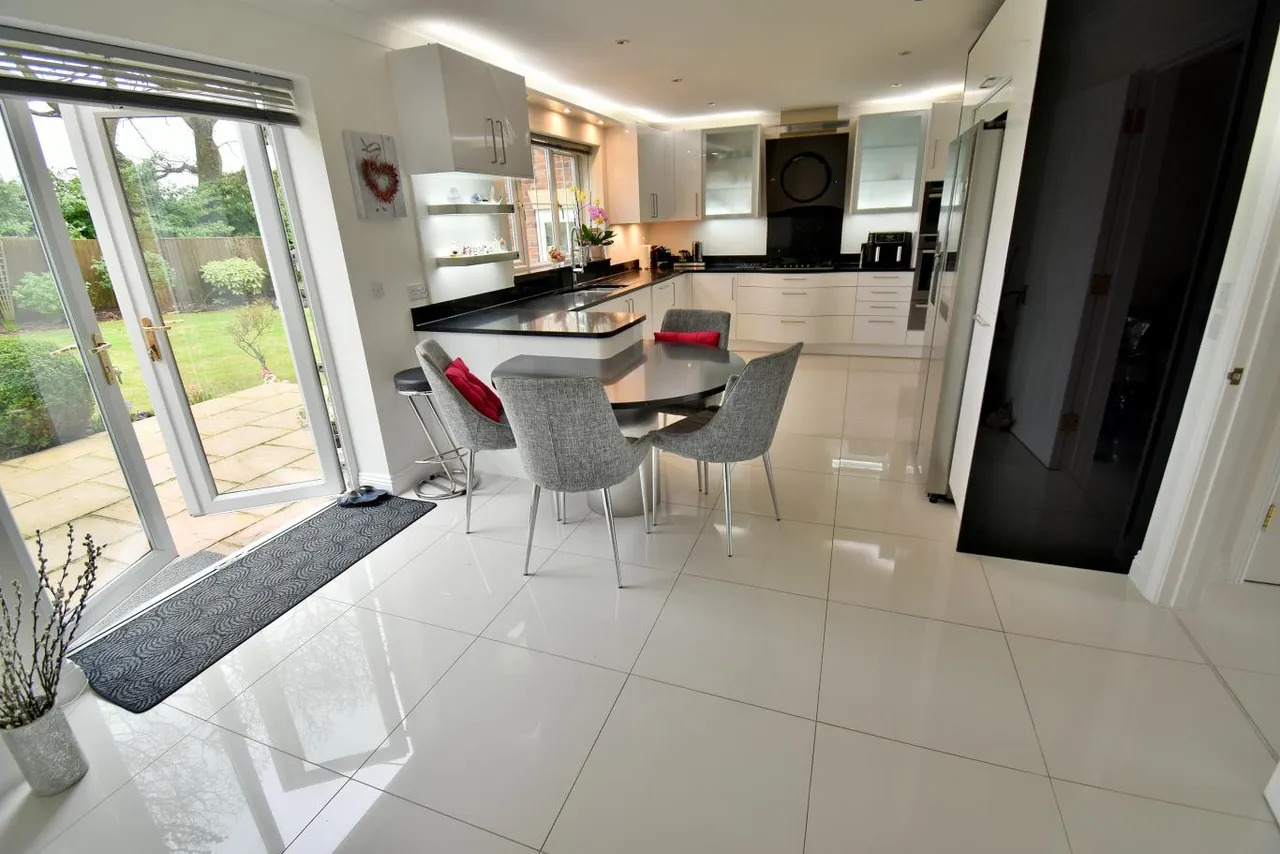 The Oaks, BH22, photo 5