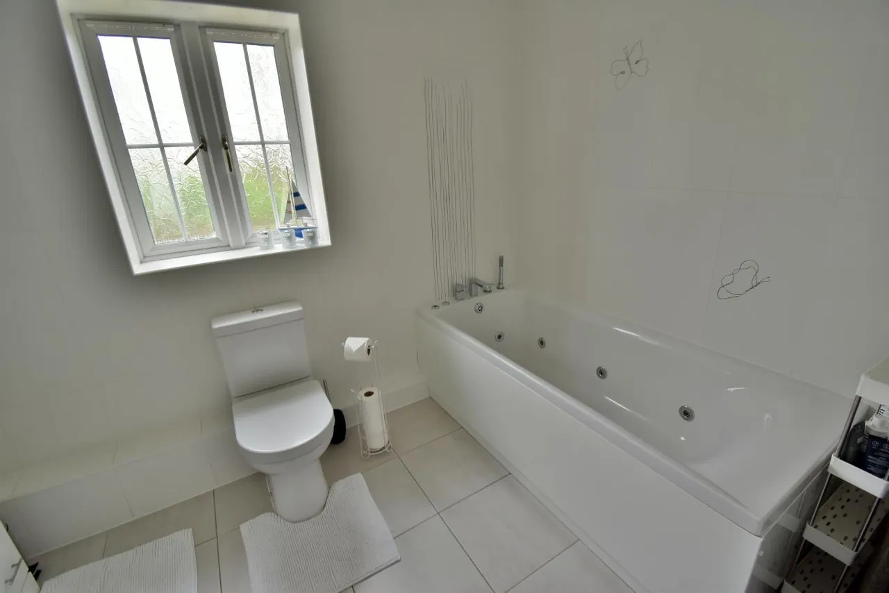 The Oaks, BH22, photo 24