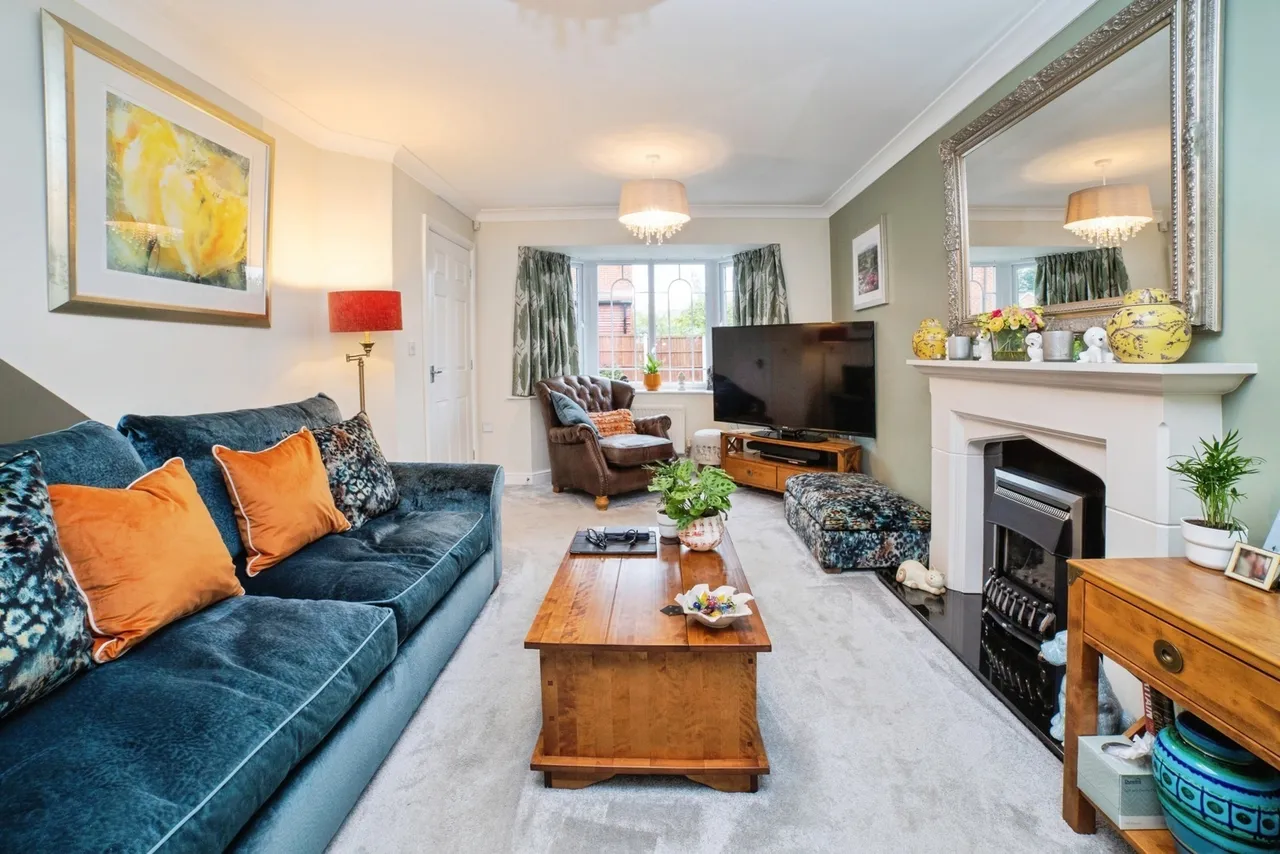 Thornhill Drive, ALFRETON, Derbyshire, DE55, photo 2