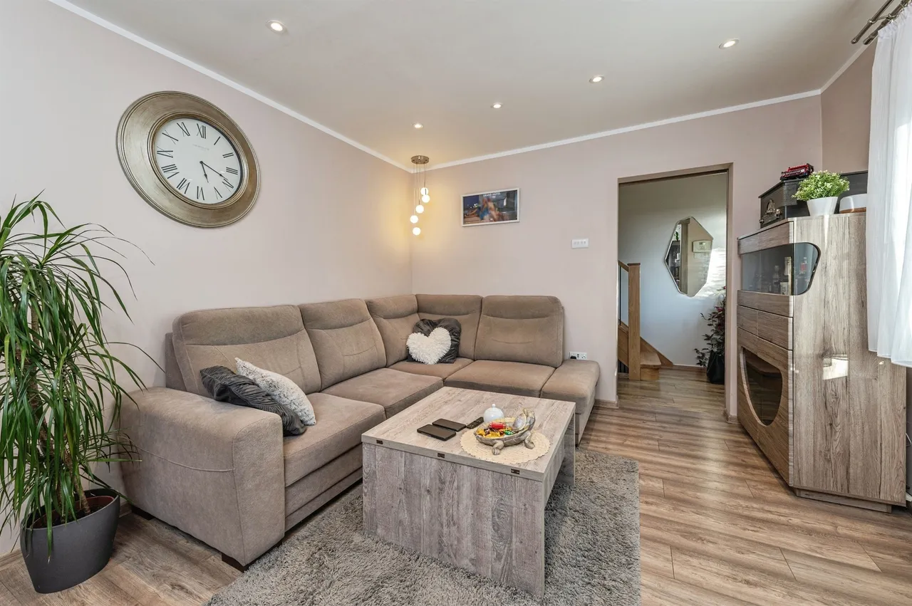 Princess Road, Chickenley, WF12, photo 3