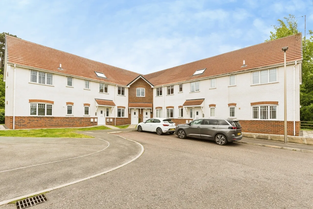 2 bed flat for sale, Troopers Close, Christleton, CH3