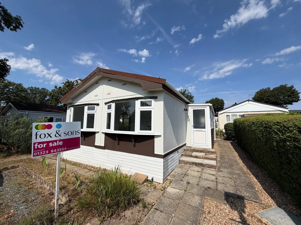 2 bed park home for sale — Deanland Wood Park, Golden Cross, Hailsham