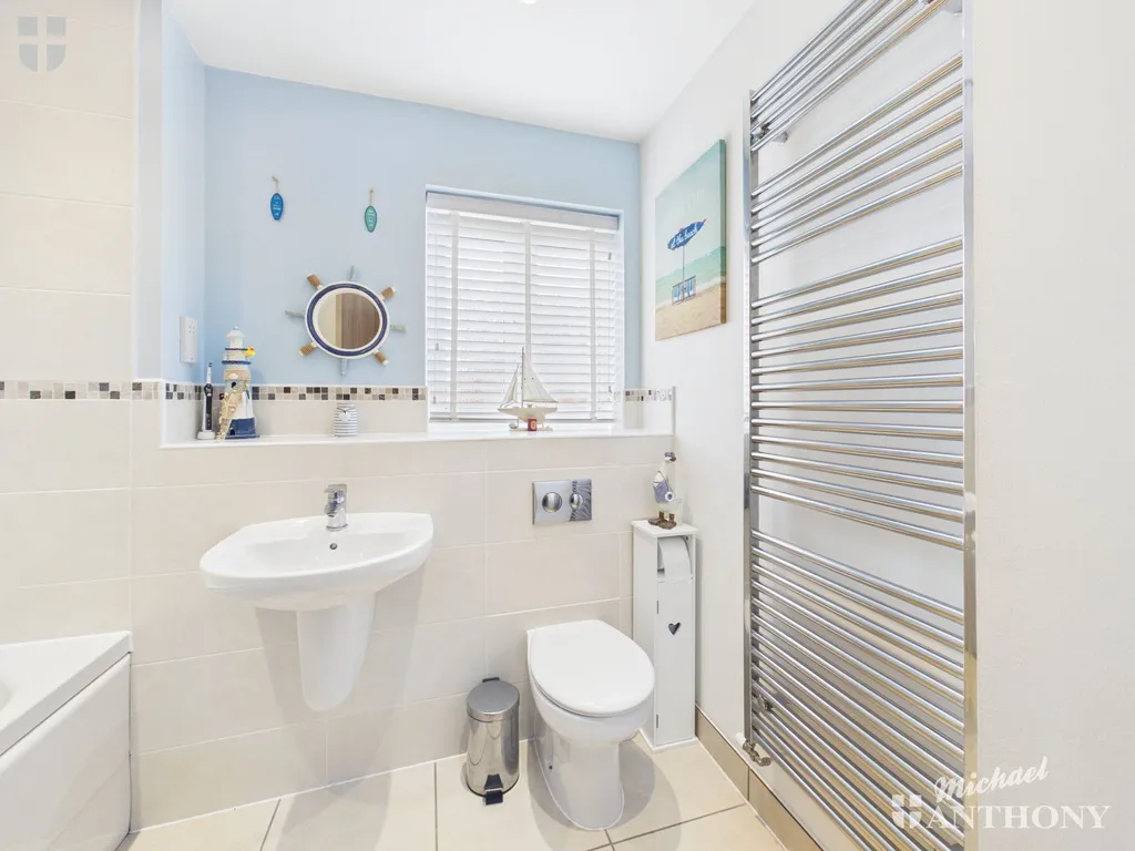 Greensleeves Drive, Aylesbury, HP18 0GF, photo 13