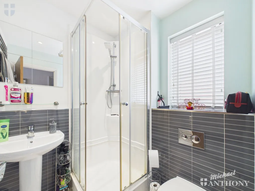 Greensleeves Drive, Aylesbury, HP18 0GF, photo 9