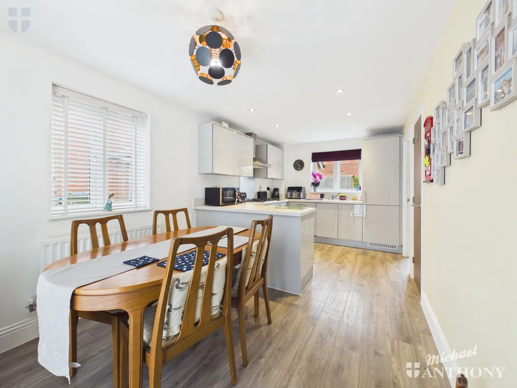 Greensleeves Drive, Aylesbury, HP18 0GF, photo 5