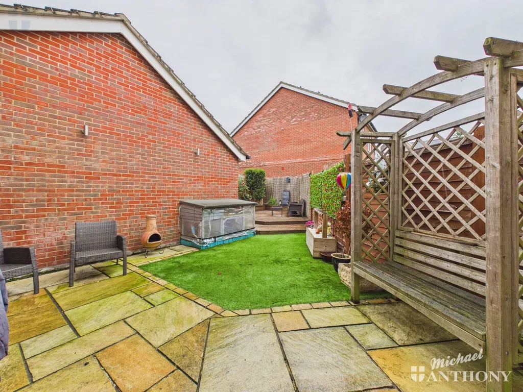 Greensleeves Drive, Aylesbury, HP18 0GF, photo 7