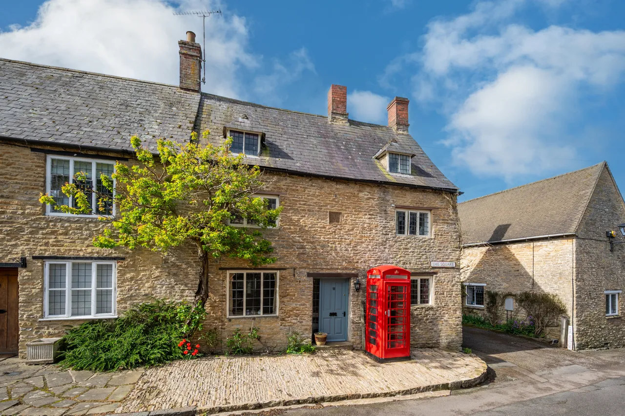 4 bed house for sale — The Square, Aynho, OX17