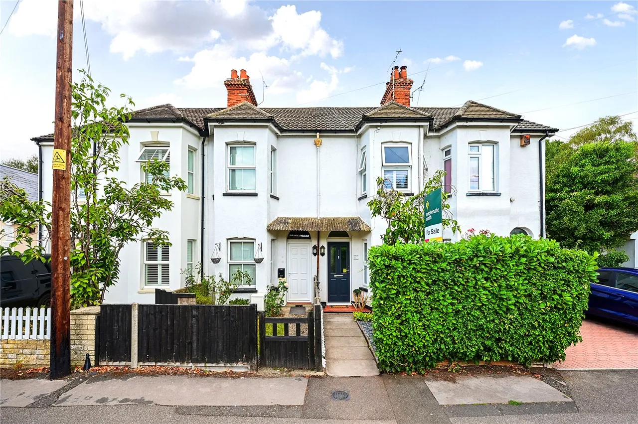 3 bed house for sale — Salisbury Grove, Mytchett, Camberley, Surrey, GU16 6DA