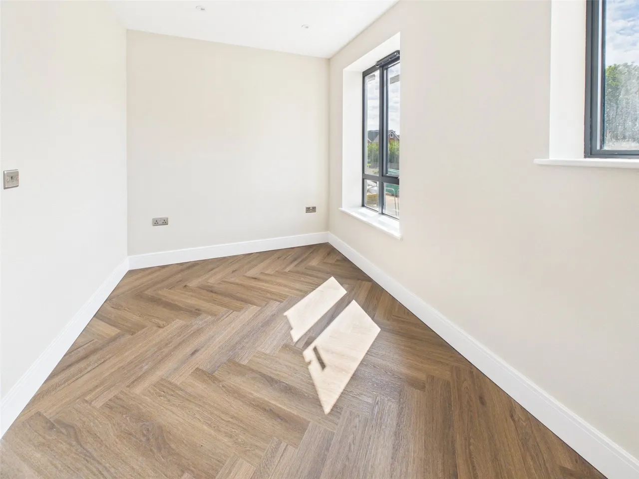 Field Road, Feltham, TW14, photo 7