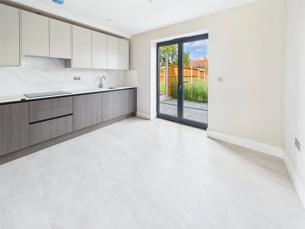Field Road, Feltham, TW14, photo 3
