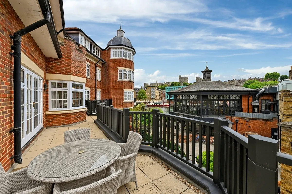 3 bed flat to rent — King Stable Street Windsor SL4