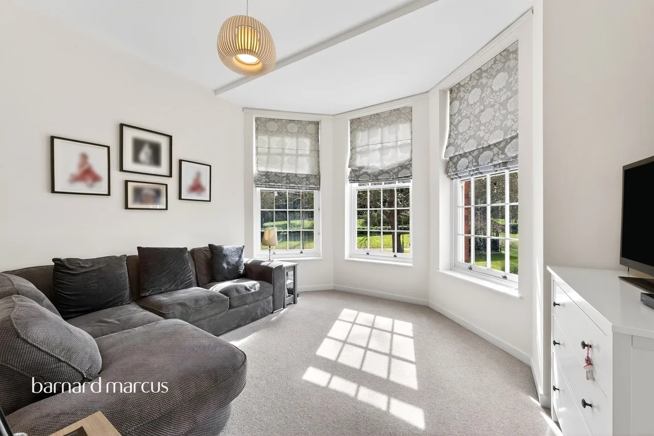 2 bed flat for sale — Dillon Close, Epsom
