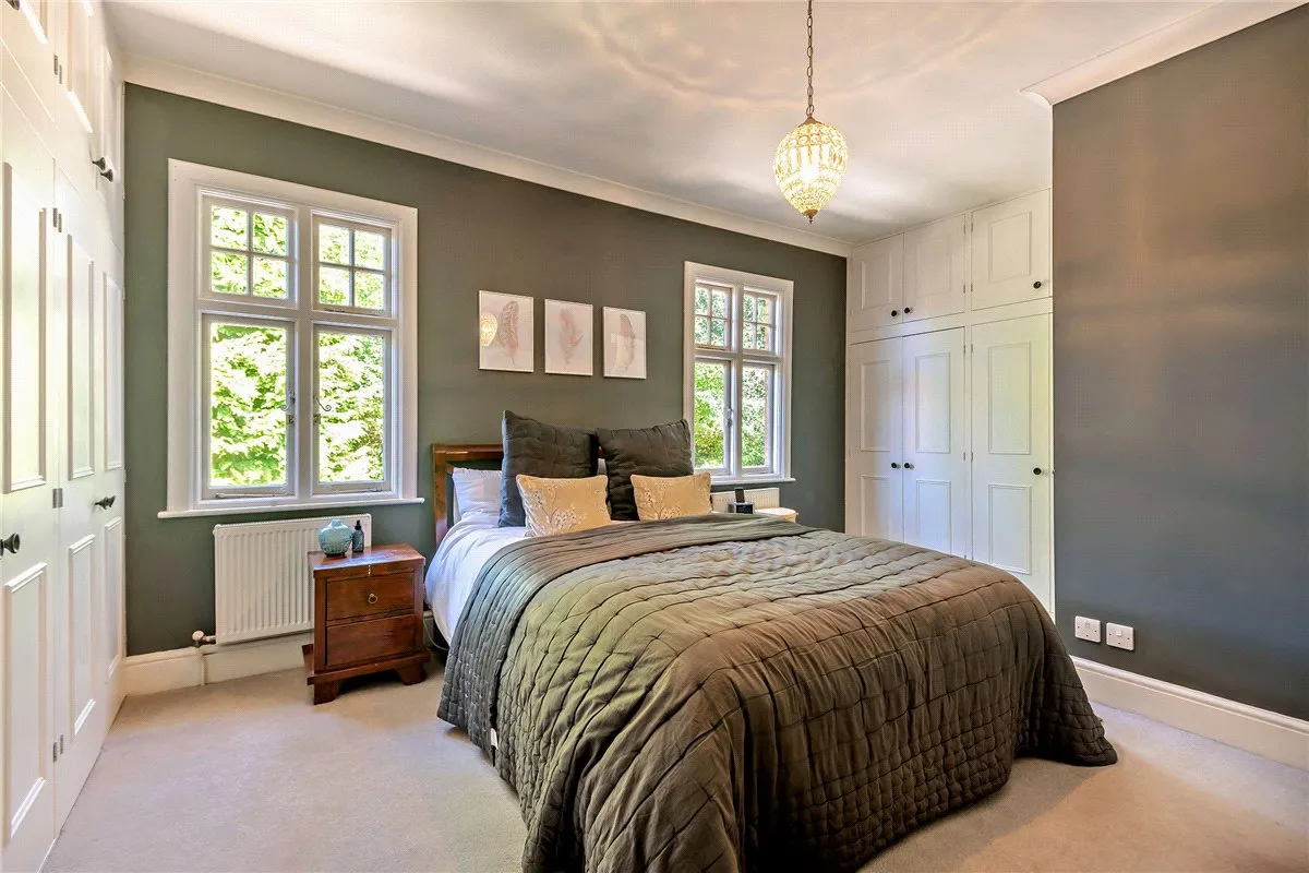 Andover Road, RG14, photo 17