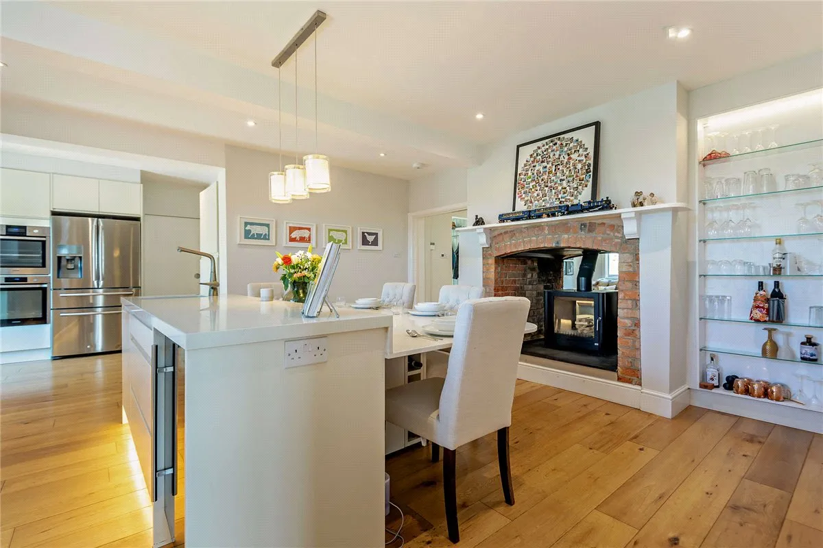 Andover Road, RG14, photo 9
