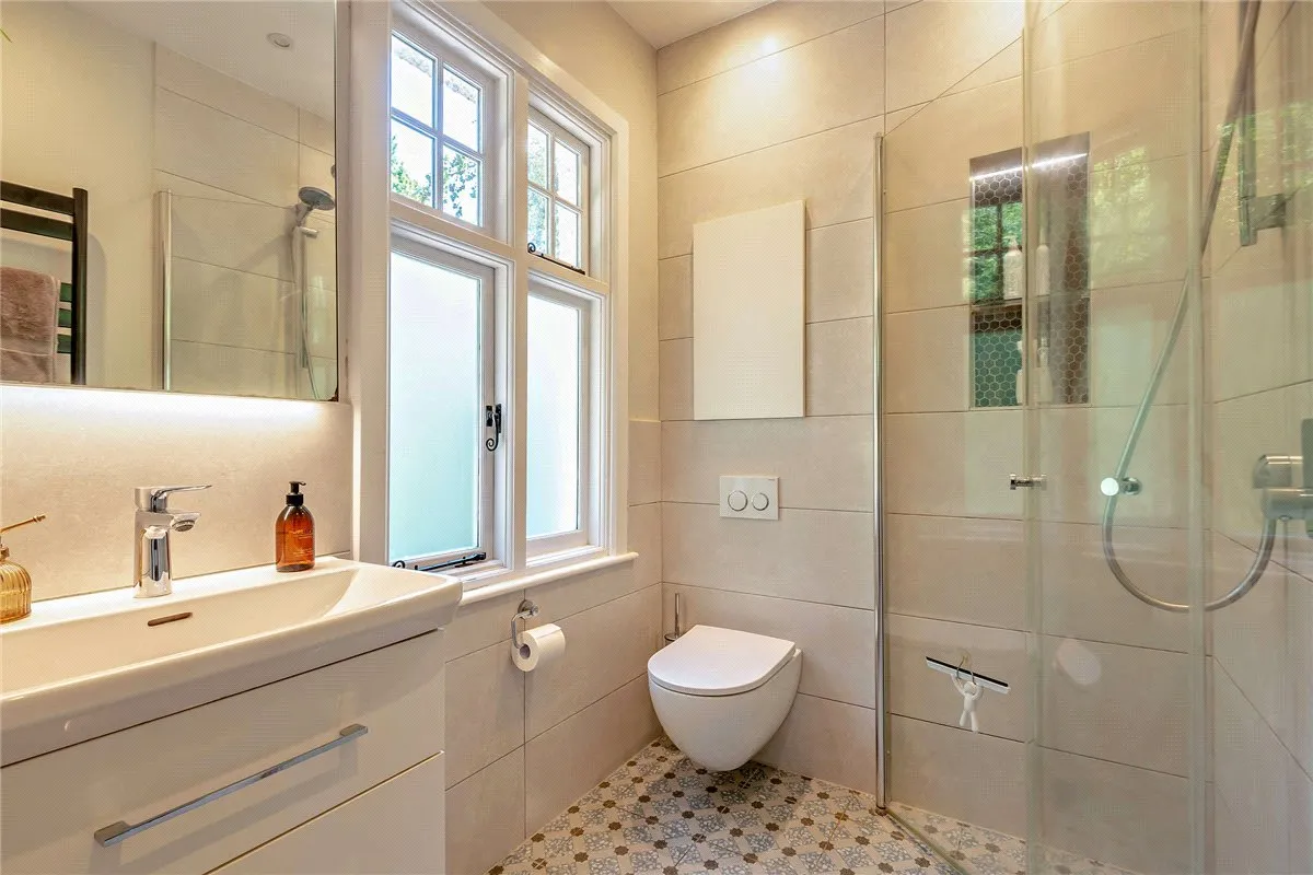 Andover Road, RG14, photo 16